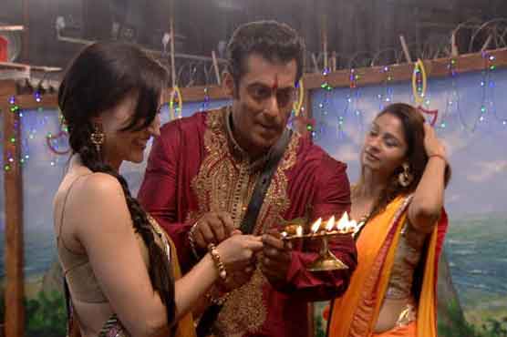 What’s cooking between Salman Khan and Elli Avram?