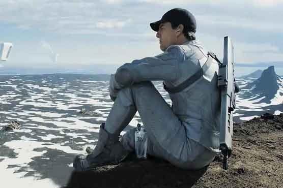 Cruise says he's close to daughter despite work