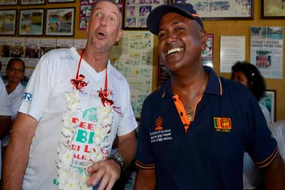 Botham completes 'greatest’ walk in Sri Lanka