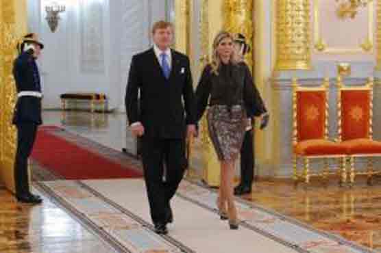 Dutch royals pelted with tomatoes in Moscow