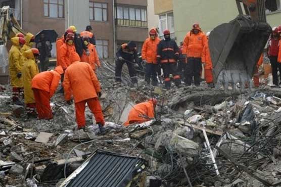 Typhoon survivors in Philippines struggle for aid