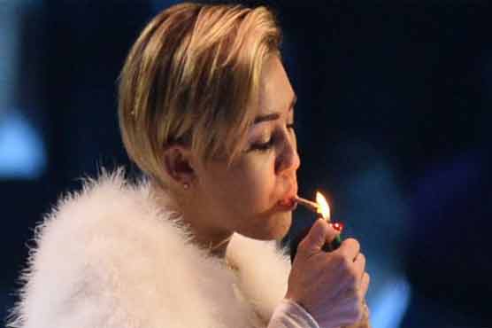 Dutch authorities probe smoking stunt by Miley Cyrus 