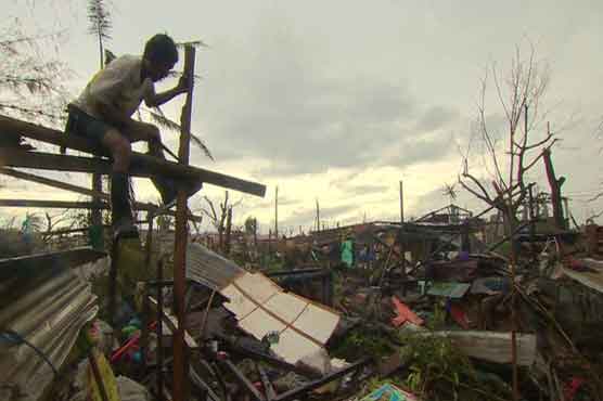 Ships head to Philippines amid devastation