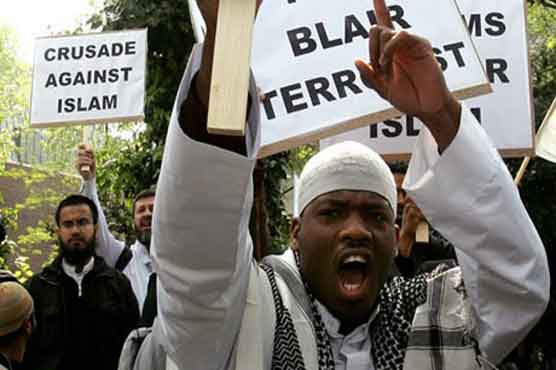 British Muslim converts go on trial