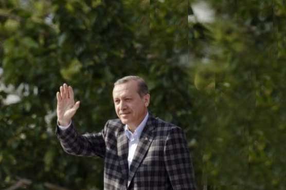 Turk's PM holds talkes with Kurdish leader