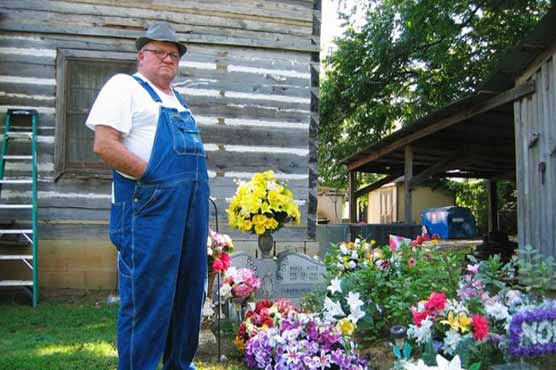 Man loses battle to keep wife buried in his front yard