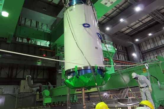 Damaged Japan nuke plant begin removing fuel rods