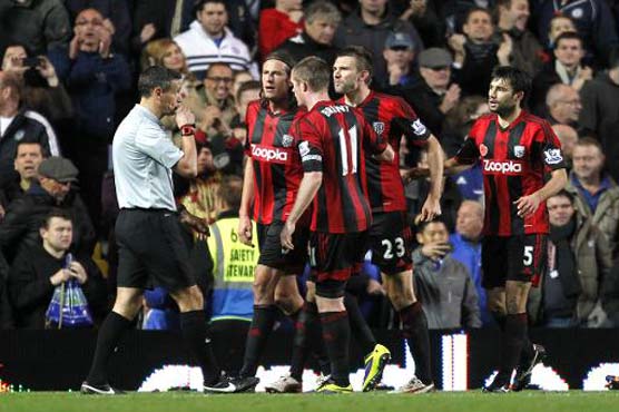 Referee chief sorry over Chelsea penalty