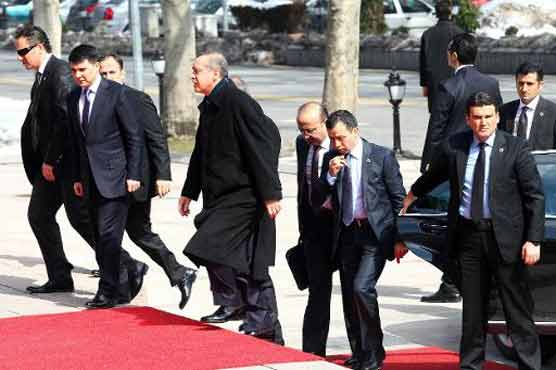 Man with fake bomb held outside office of Turkish PM