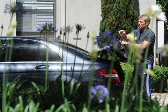 Warne sells Melbourne mansion for $13.7 mn