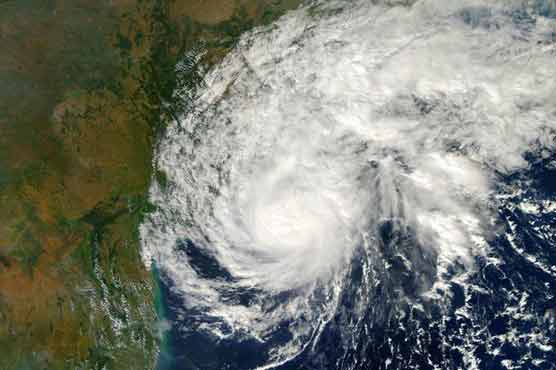 Indian cyclone weakens 