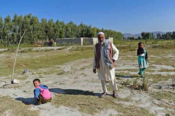 The Afghan villages where the Taliban rule at night 