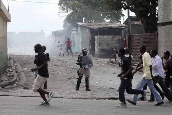 Haitians take to streets in anti-govt protests 