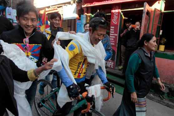 Cyclist brings Tibetan rights campaign to India