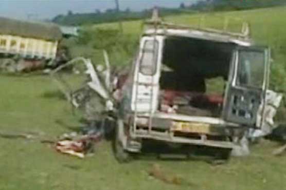 30 dead as truck hits two vans in India