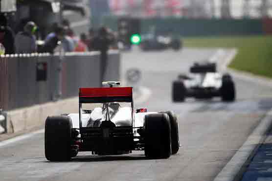 Hamilton quickest in Korea, Kimi crashes