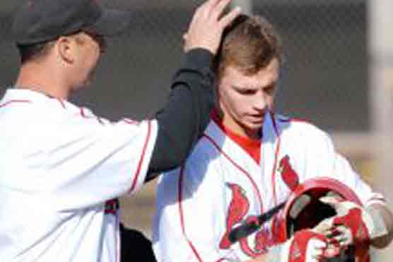 Donovan ties goals mark, LA Galaxy beat Chivas 5-0 