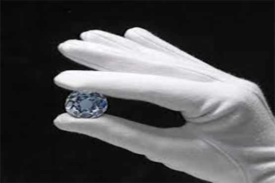 Diamond fetches record $30 at Hong Kong auction