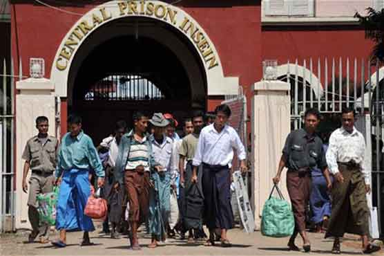 Myanmar frees prisoners ahead of regional summit