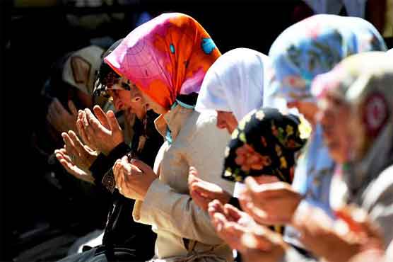 Turkey lifts ban on women's head scarf