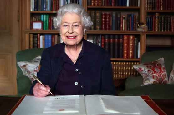 Queen launches Commonwealth Games baton relay 