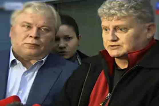 4 Americans meet Snowden to give him an award