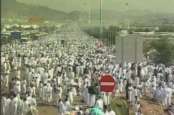 Muslim pilgrims throng Mecca for Hajj