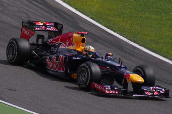 Vettel wins Japan thriller, world title on hold