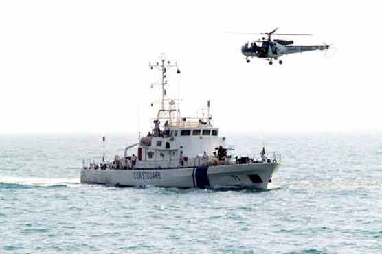 India detains crew of US ship carrying weapons