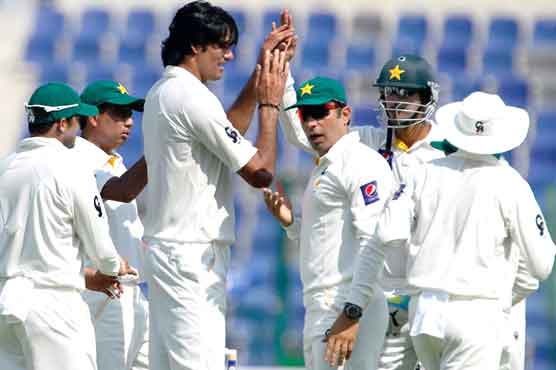Openers guide Pakistan to 77-0