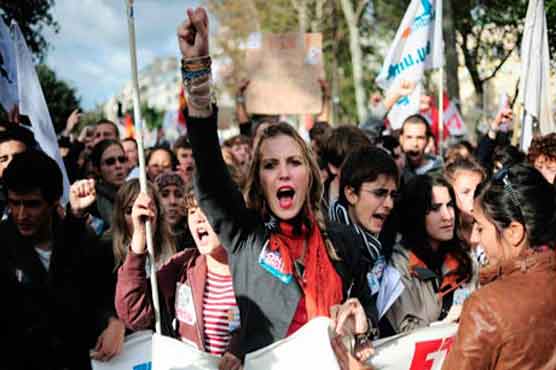Thousands march against French pension reforms 