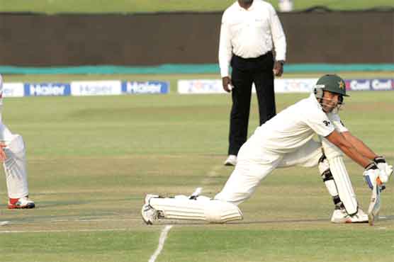 Misbah leads Pakistan to healthy 352-4