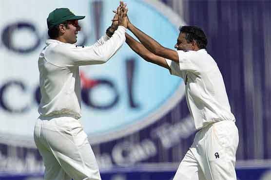 Pakistan closes in on rare win against South Africa