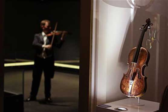 Titanic violin sells for record $1.5 million