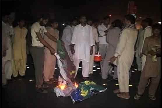 Faisalabad: Mother gives birth at the footpath