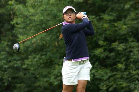 Teen golfer Ko turns pro 
