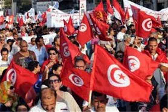 Protesters torch Tunisia ruling party office