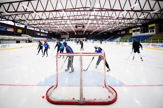 Somali bandy team embarks on icy road to Siberia