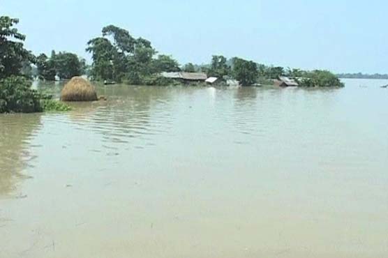 Tens of thousands flee India flooding; 39 dead