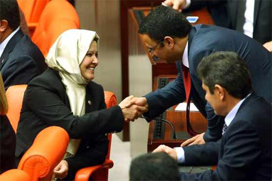 Female Turkish MPs enter parliament with headscarves