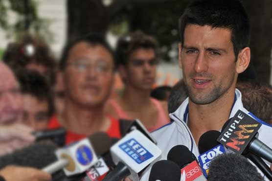 Djokovic beats Isner to reach Paris quarterfinals