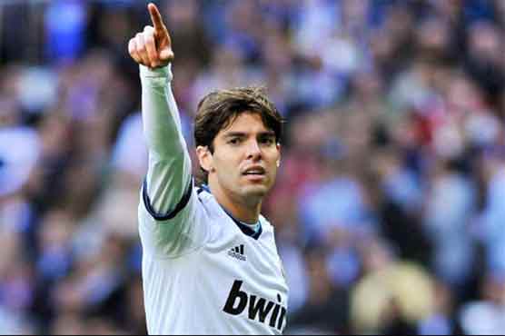 Kaka returns to AC Milan with salary cut 