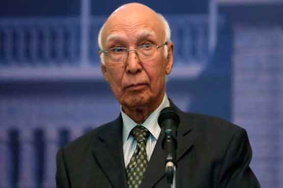 Indian HC meets Sartaj Aziz in Islamabad 
