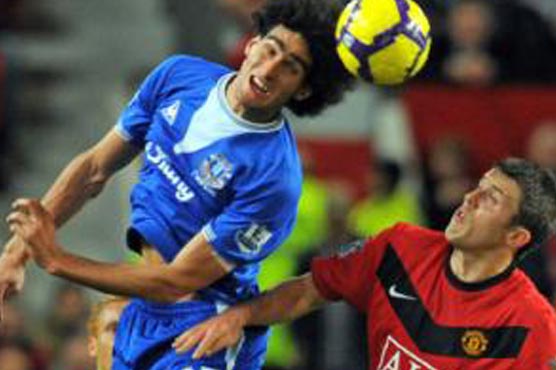 Carrick welcomes Fellaini competition