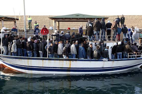 300 Syrian, Afghan asylum-seekers arrive in Italy 