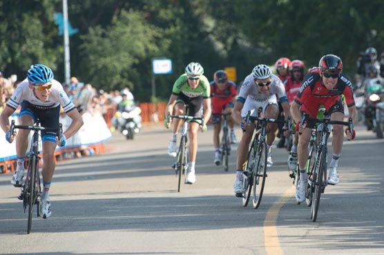 Dennis wins 3rd stage to take Tour of Alberta lead 