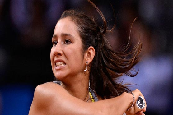 Burnett beats 2nd-seeded Tsurenko in 1st round