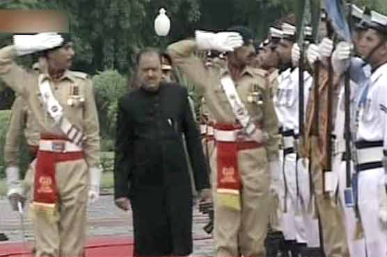 President Mamnoon presented guard of honour