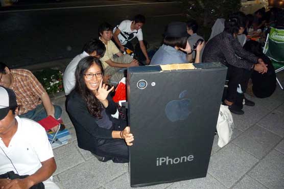 With week to go, iPhone fans already queuing in Japan