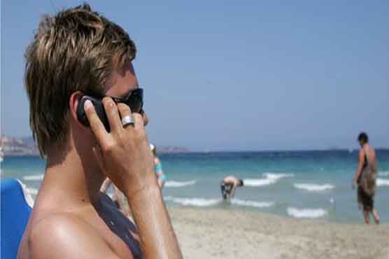 EU to end mobile phone roaming charges 